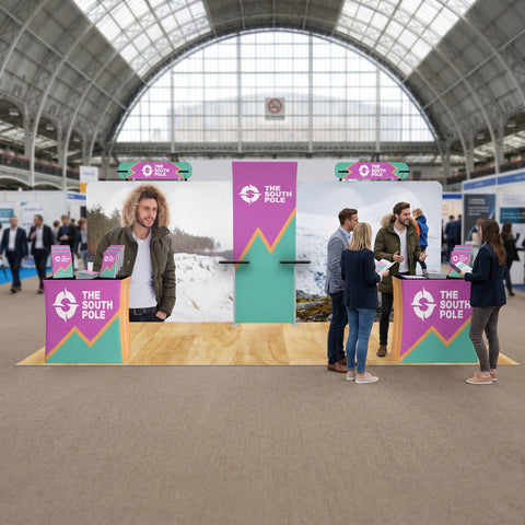 10x20 Trade Show Booth with Curved Media Wall